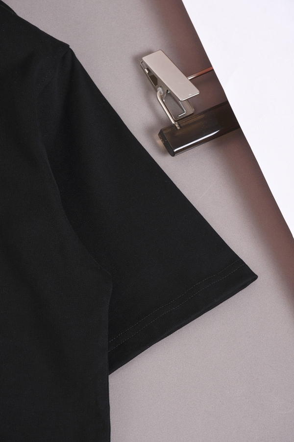 ブランドTシャツ側面デザイン